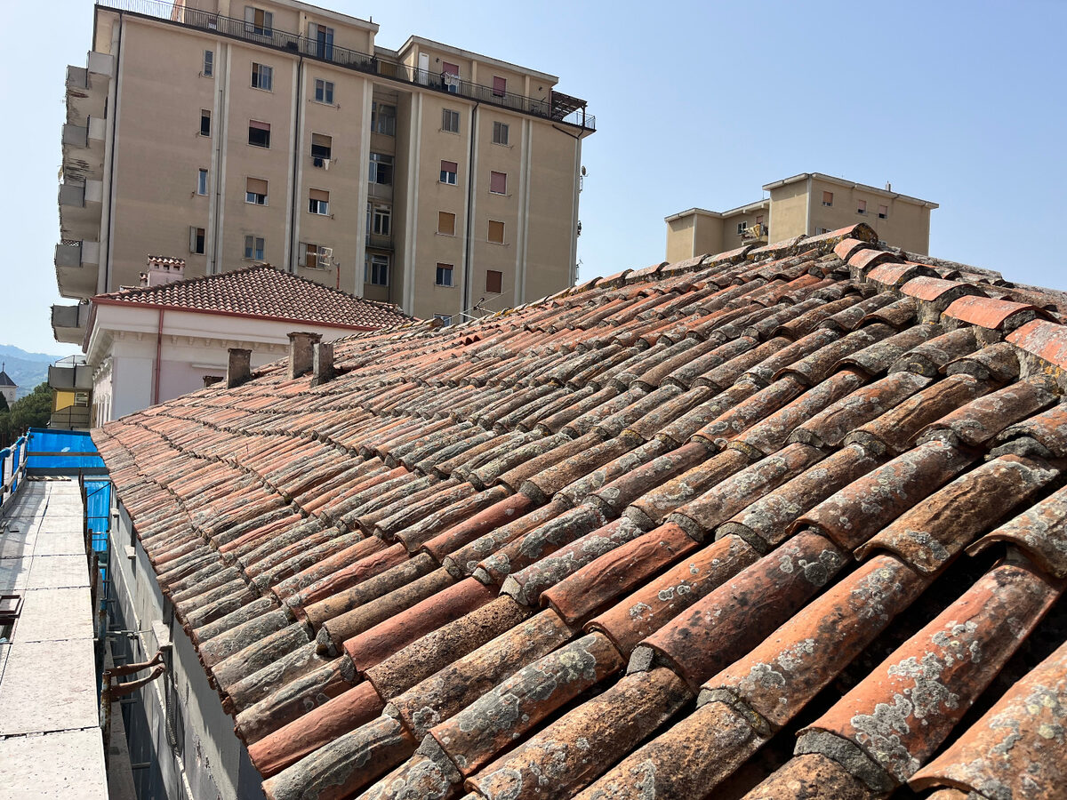 Copertura in coppi prima della riqualificazione