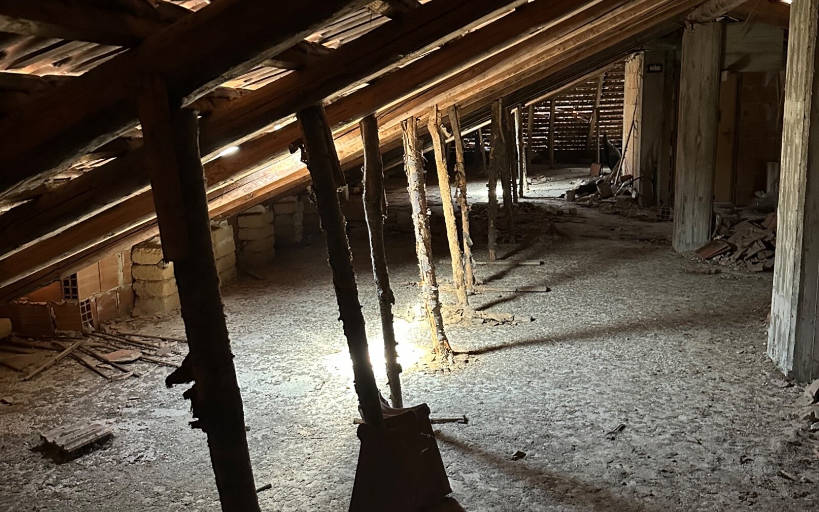 Sottotetto del Condominio Vignagrande prima della riqualificazione