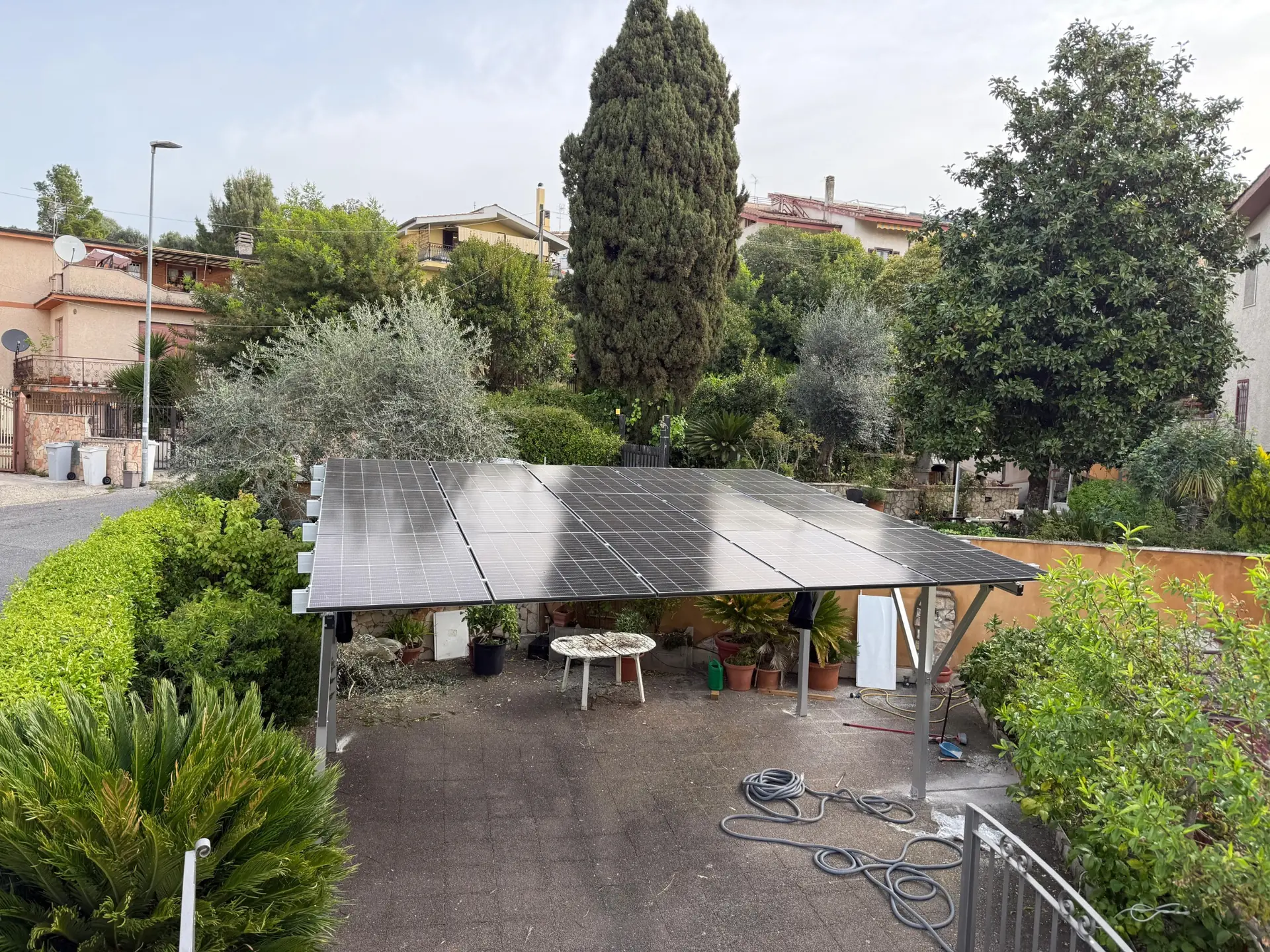 Tettoia fotovoltaica FDGL per parcheggio e produzione di energia solare